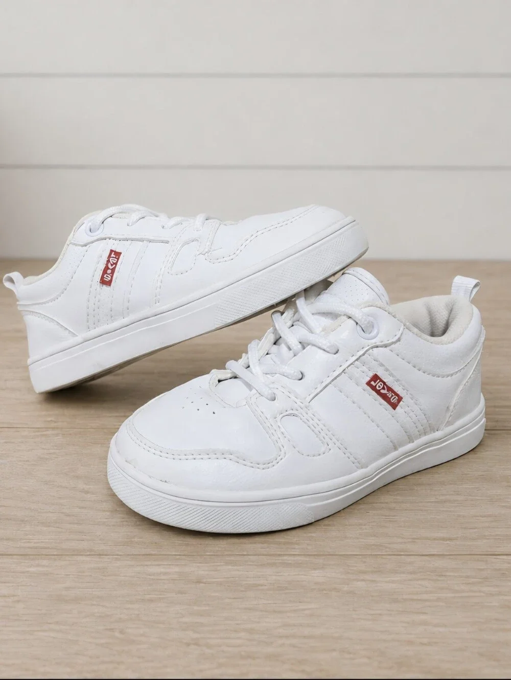 Levi's Kids White Sneakers Toddler Lace Up Casual Low Top Shoes Size 9